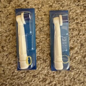 Set of two (2) Oral B Cross-Action toothbrush heads
